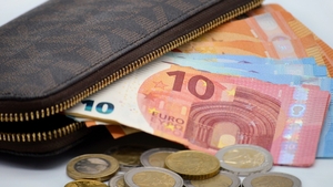 Mugur Isărescu a dezvăluit ce se întâmpla cu ratele românilor. Următoarele două luni pot confirma că românii vor plăti mai puțin la bănci