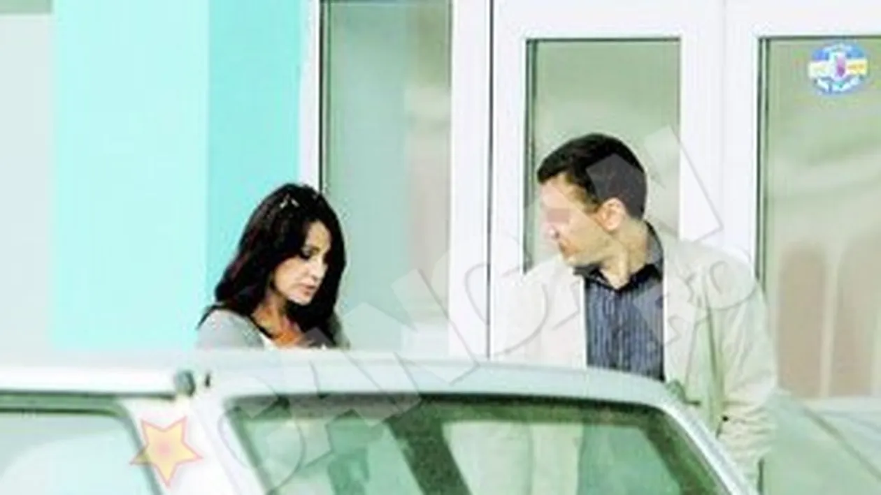 Nadia se bucura de timpul petrecut in Romania! S-a relaxat alaturi de un amic intr-un centru comercial