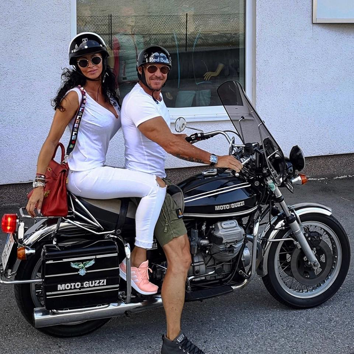 Mihaela Rădulescu a muls vaca la “Ferma“ cu bluză de mătase și palton Chanel: “Mi-a plăcut ideea”