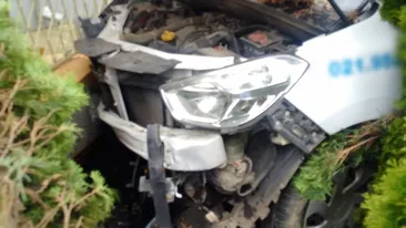 Accident cu ambulanța în Dâmbovița, trei pacienți care mergeau la dializă au fost răniți