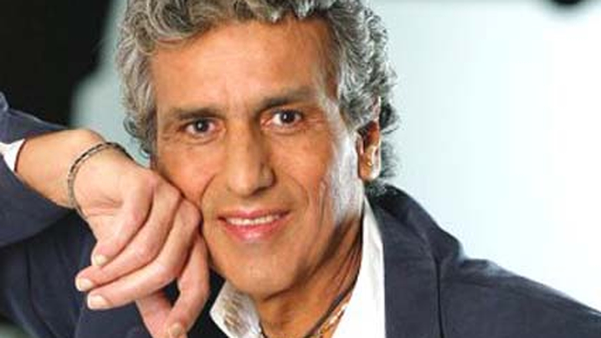 Toto Cutugno se intoarce in Romania! Aduce cu el patru dive pentru un show spectaculos!