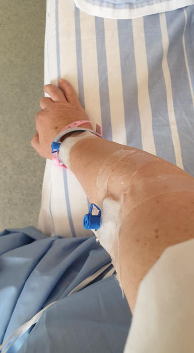 Carmen Moise, infectată cu COVID chiar înainte să nască gemeni: “Locul ăsta a fost salvarea mea”. Vedeta de la Antena 3 și-a văzut copiii doar în poze