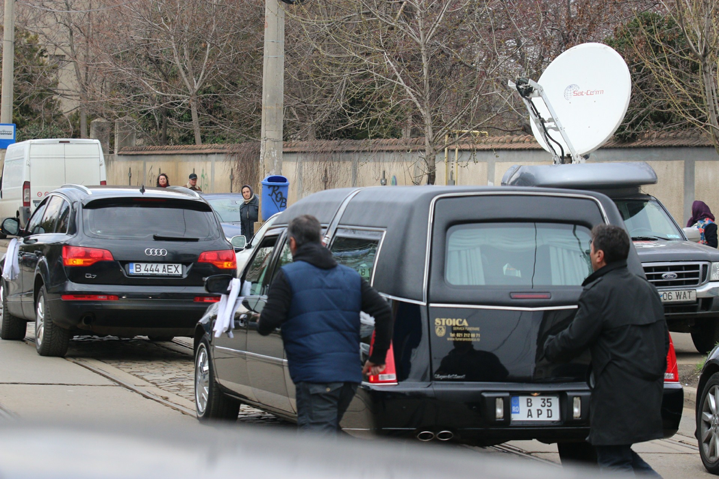 Convoiul funerar a pornit spre cimitirul din Băneasa