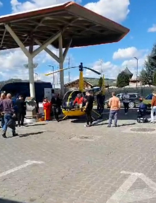 Un elicopter a aterizat într-o benzinărie din Curtea de Argeș /Foto: TikTok 