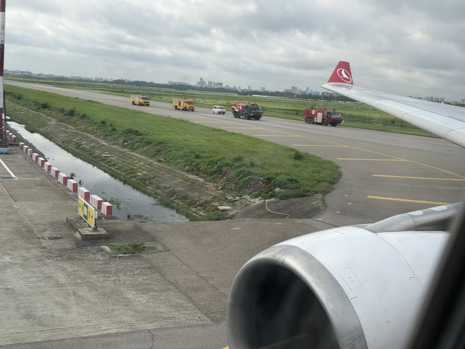 Clipe de groază pentru afaceristul Avram Gal, aflat în timpul unui zbor. La scurt timp după decolare, unul dintre motoarele aeronavei a luat foc