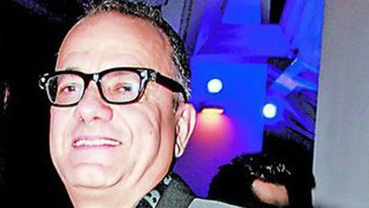 Milionarul Toni Sota este dispus sa faca orice pentru a-si vedea sanatos baiatul epileptic. Disperarea l-a impins catre cel mai puternic medium din lume