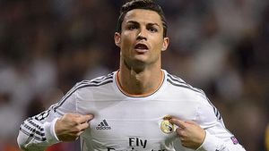 Pare banc, dar nu e! Ce a putut sa-i scrie un MICROBIST din ROMANIA lui Cristiano Ronaldo: "Patroane, e..." Continuarea e HILARA!