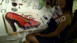 Petrecere discreta pentru Ioana Visan de ziua onomastica! "Romanca lui Berlusconi" a avut tort in forma de pantof