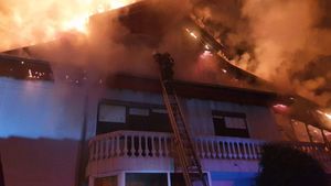 FOTO | Incendiu îngrozitor la Bacău! Un tânăr de 18 ani a fost găsit carbonizat