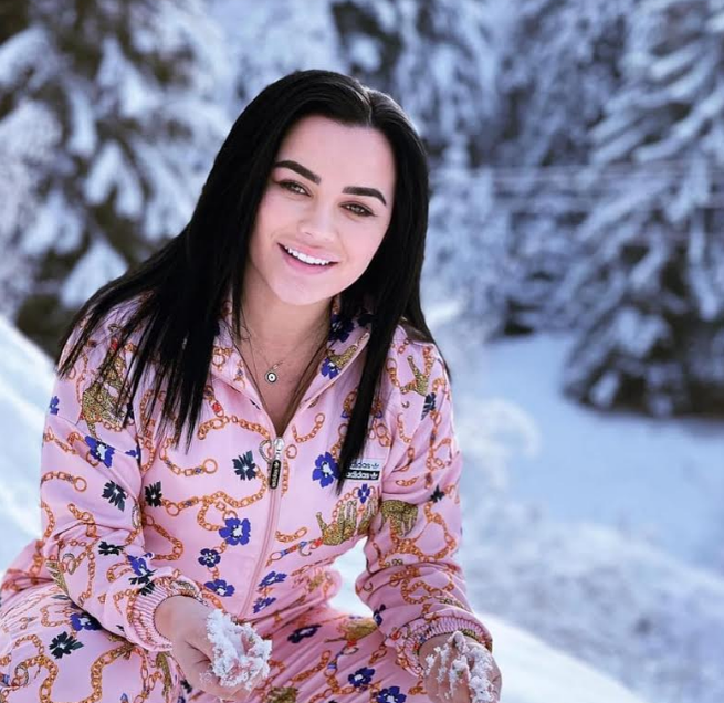 Carmen de la Sălciua, din nou numărul 1 în România! Cu ce piesa a dat lovitura VIDEO