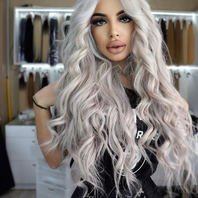 Reby are 65.000 de urmăritori pe care îi „premiază” cu postări hot