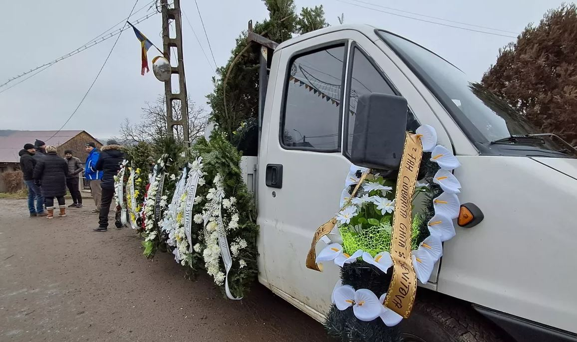 Imagini sfâșietoare! Constantin și Teodora au fost înmormântați împreună, iar micuța Sofia între ei