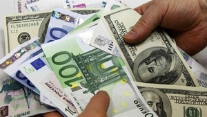 Nu s-a mai intamplat pana cum asa ceva! Dolarul a atins maximul istoric fata de leu. Cat costa acum un dolar!