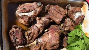 Mai este bună friptura de miel, dacă a stat 3 zile în frigider? După cât timp trebuie aruncată, de fapt