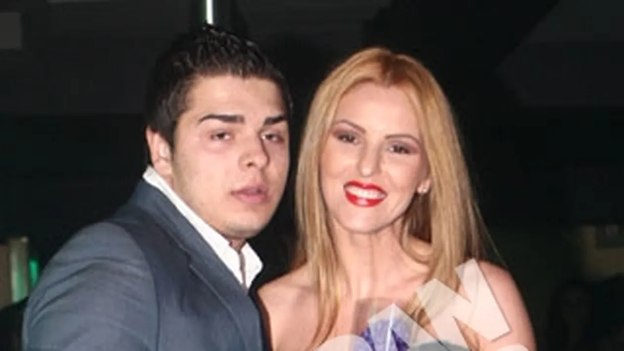 Fiul antrenorului echipei Dinamo i-a oferit flori Denisei Nechifor de Martisor !