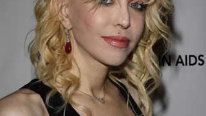 Courtney Love prea saraca sa isi cumpere pantofi!