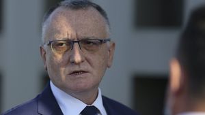 Bucureștiul a depășit rata de infectare! Reacția lui Sorin Cîmpeanu, ministrul Educației: ”Când se intră în carantină, se închid și școlile”