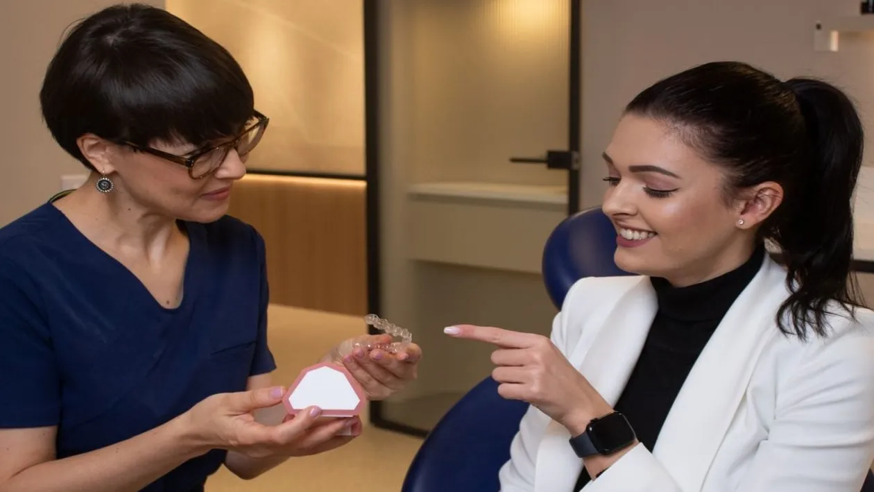 (P) Ești în căutarea unui aparat dentar invizibil? Iată care este cel mai bun model pe care merită să îl iei în considerare