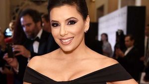 Celebra actriţă EVA LONGORIA e însărcinată? A fost fotografiată cu „burtica de gravidă“ la vedere pe-o plajă