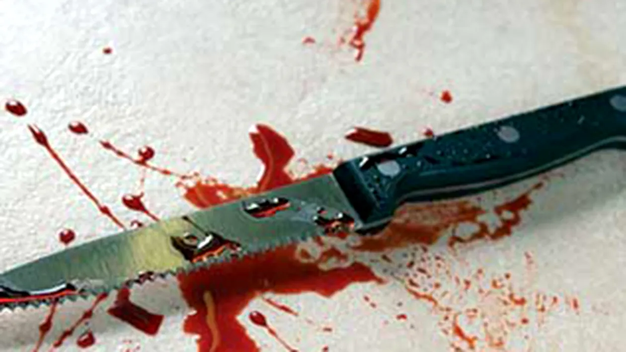 Gest extrem! Un barbat si-a injunghiat copilul de 10 luni, sotia si soacra