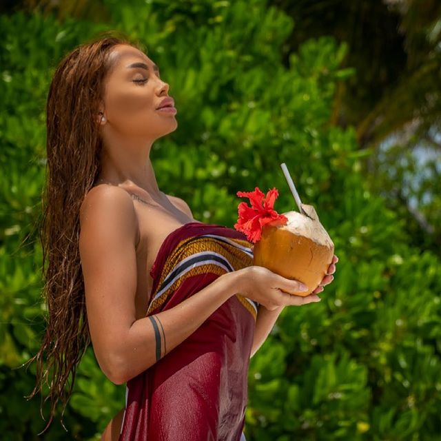 Bianca e hot și știe să "înnebunească" orice bărbat!