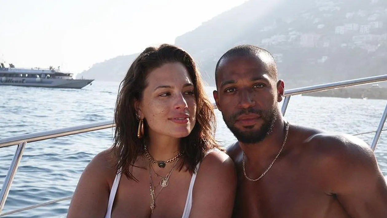 Bucurie mare pentru Ashley Graham! Şatena este însărcinată cu gemeni