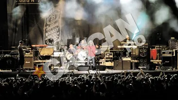 Simbolul Iris, Cristi Minculescu, se pregateste de aniversarea de 35 de ani a trupei si spune ca se bucura de statutul de star! Daca esti fabricat peste noapte, esti stea cazatoare