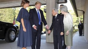 Gestul cu care Donald Trump i-a cucerit pe americani! Cum l-a salutat pe împăratul Japoniei