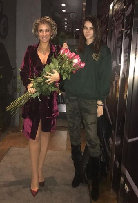 Anamaria Prodan tună și fulgeră după ce lumea s-a luat de fiica ei: ”Nu a ajuns o drogată sau o bețivă de bani gata!”