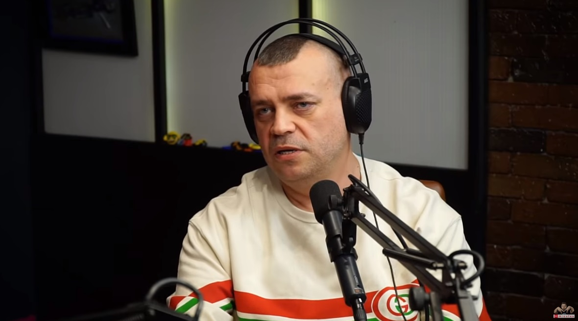 Tataee de la BUG Mafia merge cu autobuzul și fumează marijuana. Adevăratul motiv pentru care s-a mutat din România