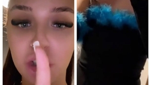 Tânăra din imagine a avut parte de o surpriză neplăcută, după ce și-a cumpărat o rochie de pe internet. Ce detaliu horror a găsit când a deschis coletul