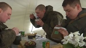 Ce mănâncă soldații ruși din Ucraina, de fapt. Cum au fost filmați