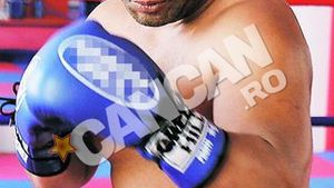 Spera ca va ajunge pe urmele britanicului. El este Lennox Lewis de Romania
