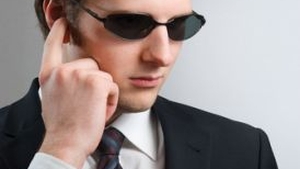 Serviciile secrete britanice angajeaza romani! Vezi ce salarii ofera!