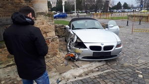 Acest bărbat din Vaslui a făcut accident cu BMW- ul! Motivul pentru care şi-a ascuns plãcuţele cu numãrul de înmatriculare