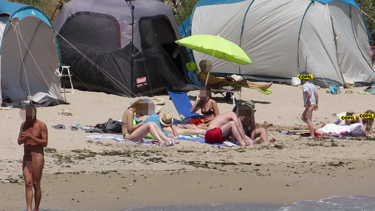 La 2 Mai, nudiștii s-au bronzat printre copii