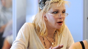 Courtney s-a incins la discutii pe aeroport