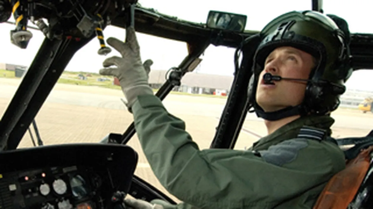 Printul William, cu elicopterul pentru a salva un pescar din mare