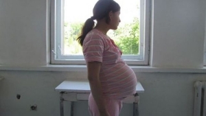 O copilă de 13 ani a născut la Spitalul de Pediatrie. Fata a fost adusă la UPU de părinți, fără să știe că este însărcinată