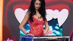 VIDEO Varciu o da in judecata pe DJ Harra, pentru ca a remixat maneaua "Ochii tai"?!