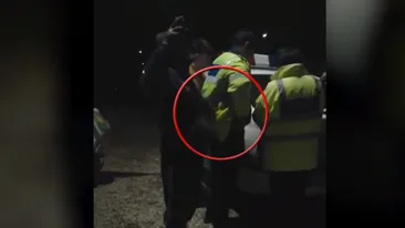 Întâmplare halucinantă în Prahova. Un bărbat i-a furat țigările din buzunar unui polițist | VIDEO