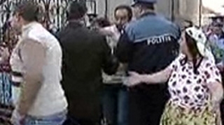 Doua familii de romi s-au luat la bataie in spitalul din Targu Jiu!