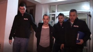 VIDEO ȘOCANT. Vânzătoare înjunghiată și jefuită într-un magazin din Arad. Atacatorul, eliberat recent din închisoare, a fost prins când voia să fugă din țară