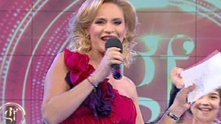 VIDEO Insarcinata in sapte luni, Gabi Firea a cantat si dansat energic la prima editie a emisiunii sale!