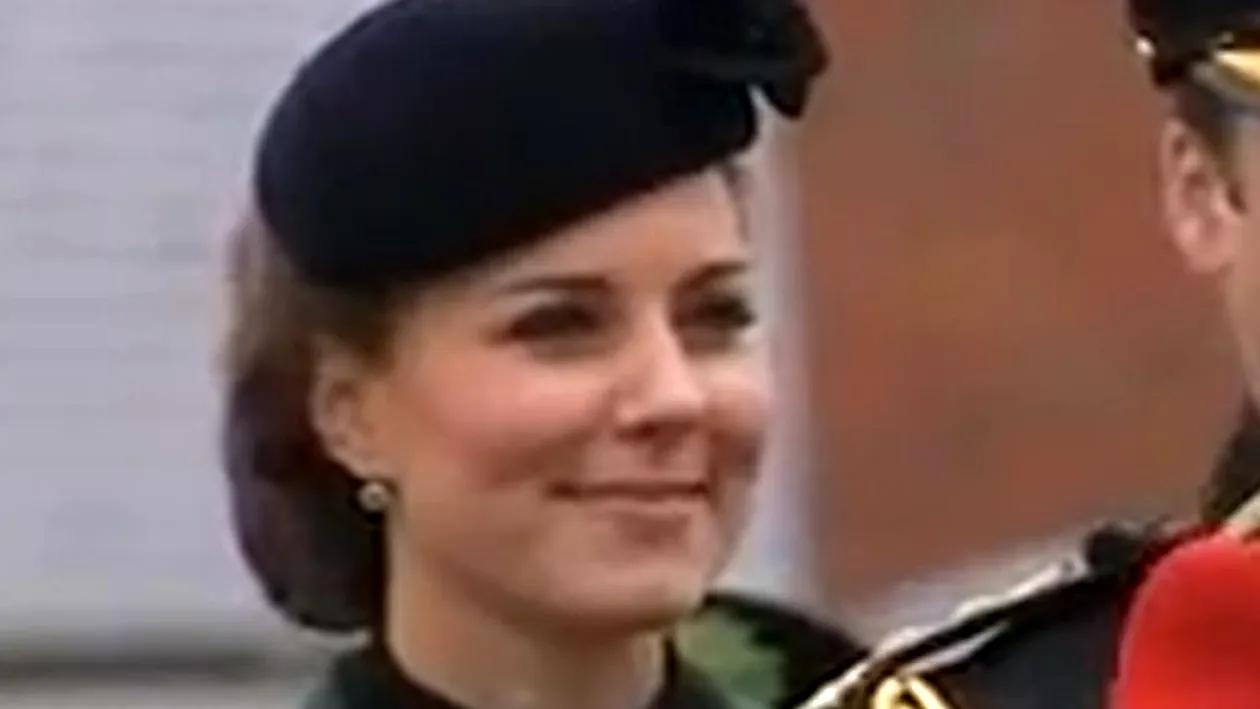 VIDEO Kate Middleton a avut parte de un incident în timpul unei ceremonii! Uite cu câtă graţie a trecut ducesa peste acest moment