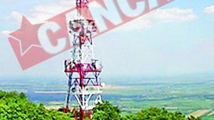 Cere 100.000 de euro "chirie" pentru un stalp