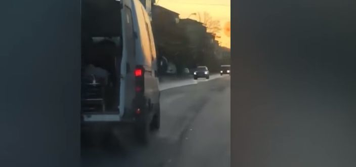 Şoferul n-a oprit nici când a fost atenţionat de participanţii la trafic