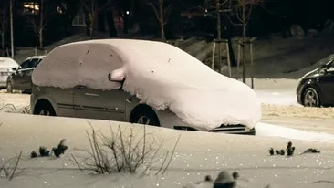 Amenda uriașă pe care o primesc șoferii care nu deszăpezesc mașina. Ce prevede Codul Rutier în 2026