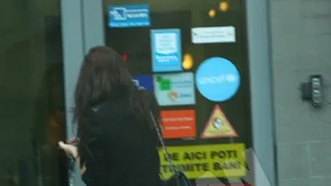 Ramona Gabor scoate bani din banca sa mearga la manichiura. E fericita ca nu a ajuns la „fundul sacului!