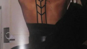 Rihanna intr-o noua postura compromitatoare!